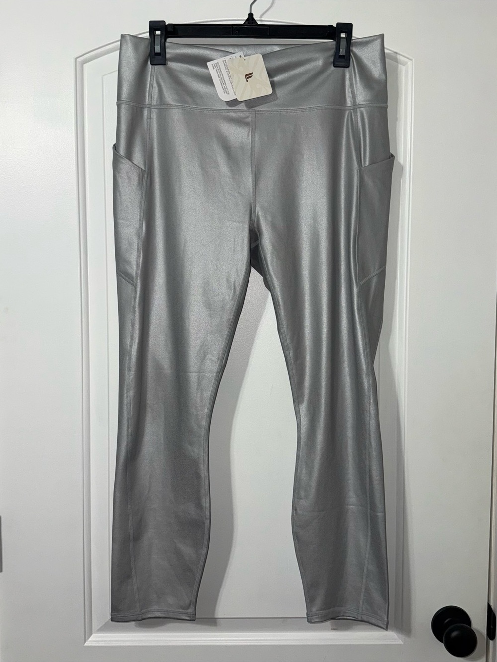NWT Fabletics High Waisted Foil Leggings Women’s Size XXL Matte Silver